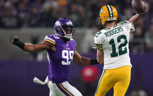 Danielle Hunter Vs. Aaron Rodgers Wallpaper