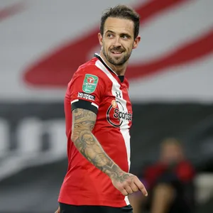 Danny Ings Over Shoulder Wallpaper