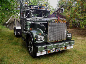 Dark Green Kenworth W900 Wallpaper