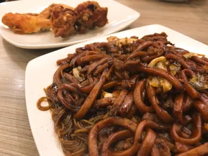 Dark Hokkien Mee With Fried Chicken Wallpaper