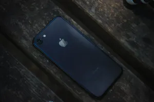Dark Iphone 7 On Wood Wallpaper