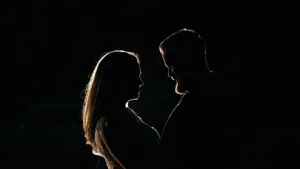 Dark Love Silhouettes Wallpaper