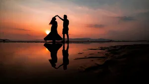 Dark Love Sunset Dance Wallpaper