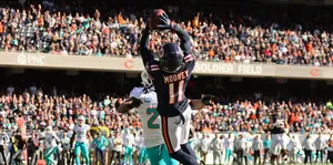 Darnell Mooney Spectacular Catchat Soldier Field Wallpaper