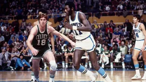 Dave Cowens Against Bob Mcadoo Wallpaper