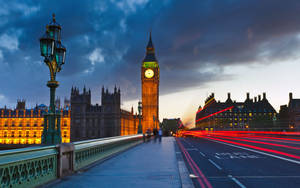 Dawn At London Bridge Wallpaper