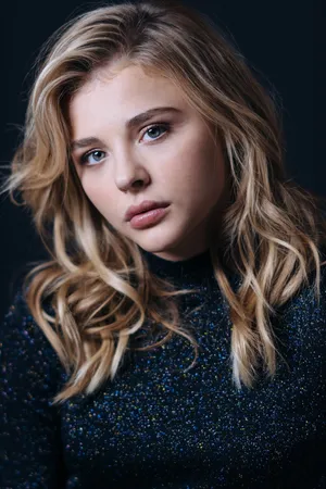 Dazzling Beauty Of Chloë Grace Moretz Wallpaper