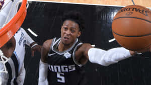 De'aaron Fox Layup Wallpaper