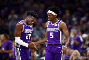 De'aaron Fox Shaking Hands With Teammate Wallpaper