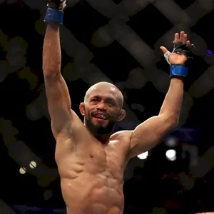 Deiveson Figueiredo With Bloody Face Wallpaper