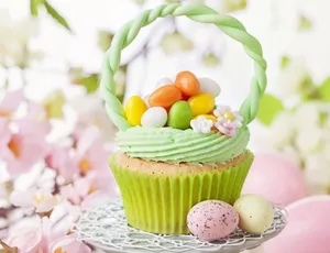 Delectable Spring Dessert On A Plate Wallpaper