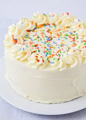 Delicious And Smooth Buttercream For Your Baking Needs Wallpaper