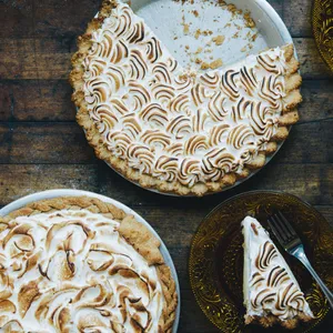 Delicious Meringue With Lemon Wallpaper