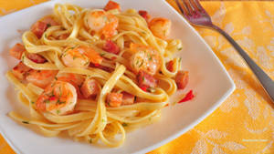 Delicious Shrimp Pasta Dish Wallpaper