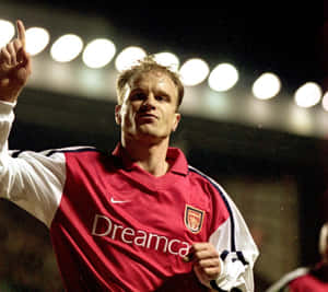 Dennis Bergkamp Arsenal Fc Pointing Finger Wallpaper