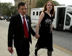 Dennis Kucinich Walking With His Wife Wallpaper
