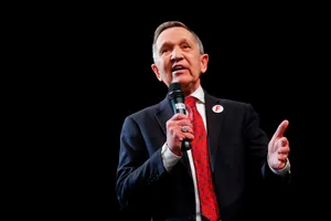 Dennis Kucinich With A Microphone Wallpaper