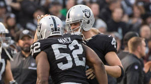 Derek Carr Huddled Up Wallpaper
