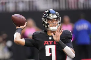 Desmond Ridder Atlanta Falcons Quarterback Action Wallpaper