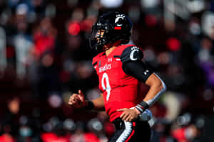 Desmond Ridder Cincinnati Bearcats Quarterback Wallpaper