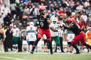 Desmond Ridder Cincinnati Quarterback Action Wallpaper