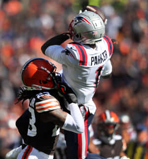 Devante Parker Football Action Wallpaper