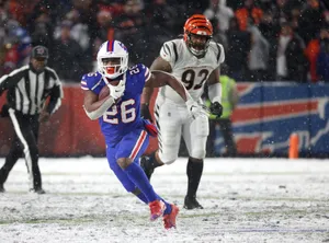 Devin Singletary Snowy Football Game Wallpaper