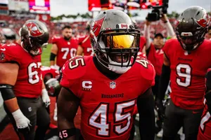 Devin White Buccaneers Captain Game Day Wallpaper