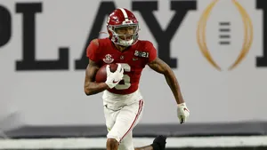 Devonta Smith In Action2021 Wallpaper