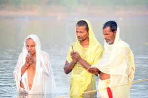 Devotees Engaged In Prayer During Chhath Puja Wallpaper