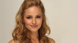 Dianna Agron Stunning Pose In High Definition Wallpaper