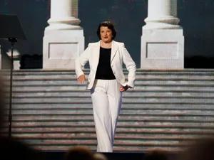 Dianne Feinstein Flaunting Her Suit Wallpaper