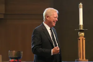 Dick Gephardt Attending Catholic School Mass Wallpaper