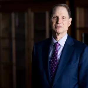 Dim Ron Wyden Wallpaper