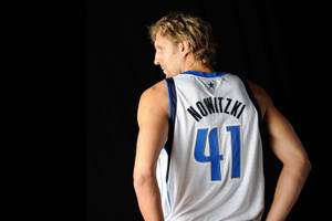 Dirk Nowitzki Back Portrait Wallpaper