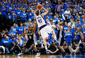 Dirk Nowitzki Iconic Fade Away Wallpaper