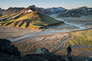 Display The Beauty Of The Outdoors With A Scenic View Wallpaper