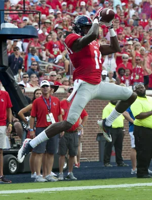 Dk Metcalf Red Catch Wallpaper