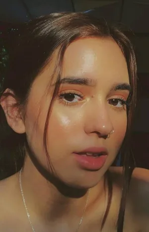 Domelipa Bare Face Wallpaper