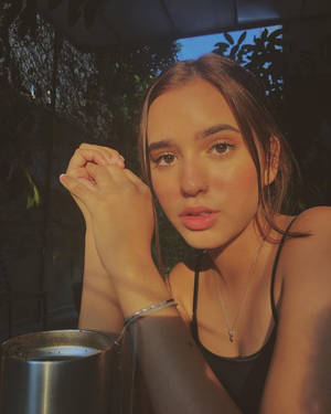 Domelipa Vintage Selfie Wallpaper