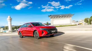 Dongfeng High-speed Train In Motion Wallpaper