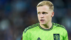 Donny Van De Beek Neon Manchester Jersey Wallpaper