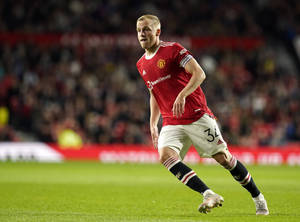 Donny Van De Beek Running Inside Field Wallpaper