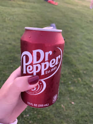 Dr Pepper Can Heldin Hand Wallpaper