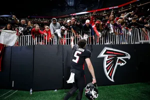 Drake London Falcons Fan Interaction Wallpaper