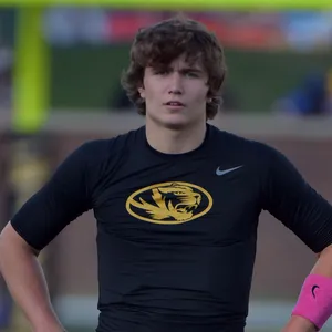 Drew Lock Missouri Tigers Football Practice Wallpaper