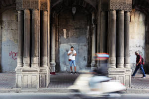 Dslr Blur Person Playing Melodica Wallpaper