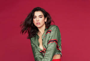 Dua Lipa 4k The Famous Documentary Wallpaper