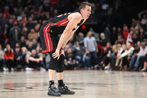 Duncan Robinson Resting On The Court Wallpaper