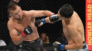 Dustin Jacoby In Action Against Da Un Jung In A Thrilling Mma Match Wallpaper